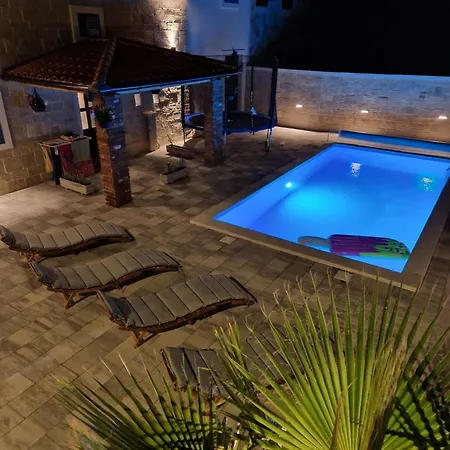 Kristina بيت للعطل Gabonjin