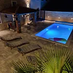 Kristina Hébergement de vacances Gabonjin