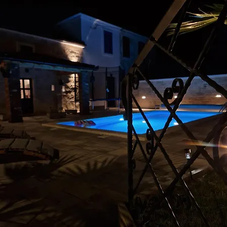 Kristina Hébergement de vacances Gabonjin