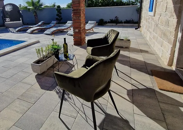 Kristina Semesterbostad Gabonjin